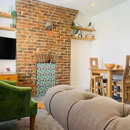 Funky 2 Bedroom Apartment In Town Centre Hastings Exterior foto